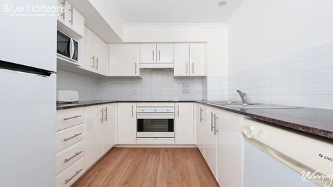 Blue Horizons, Unit 808, 41-45 Shoal Bay Road - Gold Coast 4U 7