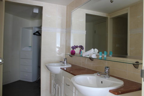 The Boathouse Resort Luxury Apartments - Accommodation Gold Coast 7