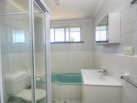 45 Wharf Street - Whole House - Accommodation Gold Coast 6