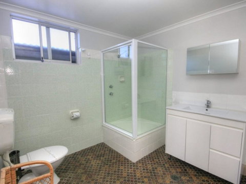45 Wharf Street - Whole House - Accommodation Gold Coast 8