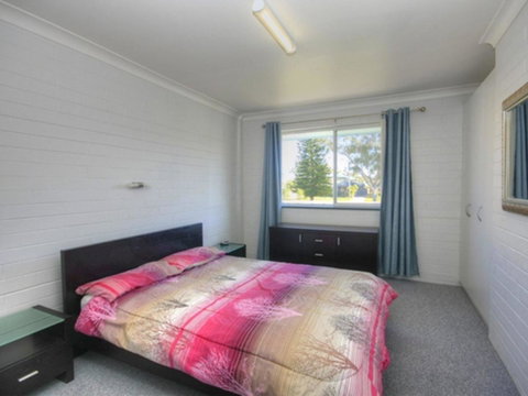 45 Wharf Street - Whole House - Accommodation Gold Coast 12