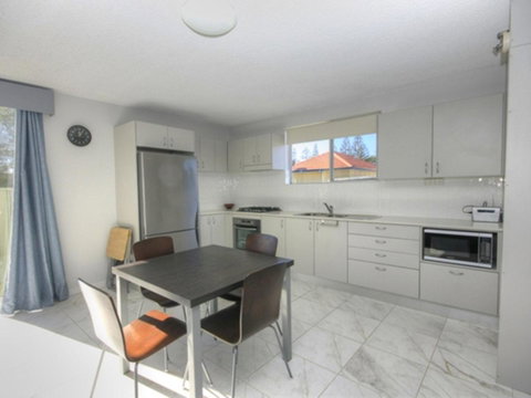 45 Wharf Street - Whole House - Accommodation Gold Coast 3