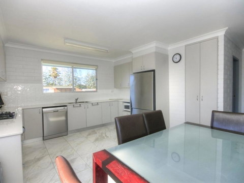 45 Wharf Street - Whole House - Accommodation Gold Coast 7