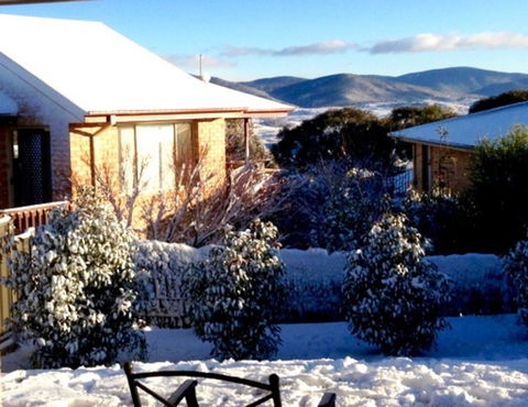 Jindabyne Executive - Accommodation Gold Coast 10