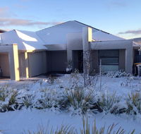 Jindabyne Executive - Accommodation Gold Coast