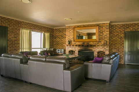 Ironstone Estate Lovedale - Accommodation Gold Coast 2