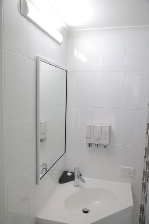 Sapphire Waters Motor Inn - Accommodation Gold Coast 11
