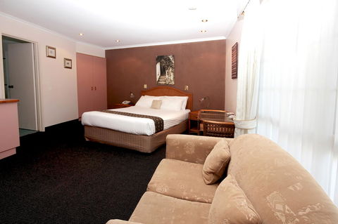 Sapphire Waters Motor Inn - Accommodation Gold Coast 6