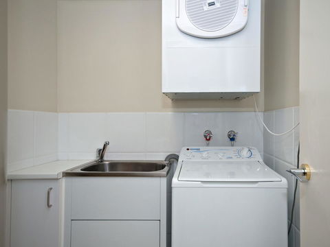 Messines Street, Breakwater Apartment, 104 - Gold Coast 4U 10