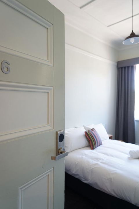 Rosehill Hotel - Gold Coast 4U 1