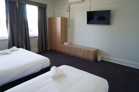 Rosehill Hotel - Gold Coast 4U 6
