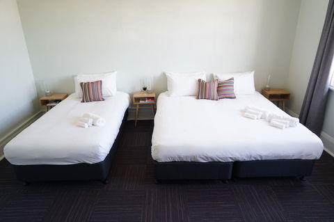 Rosehill Hotel - Gold Coast 4U 2
