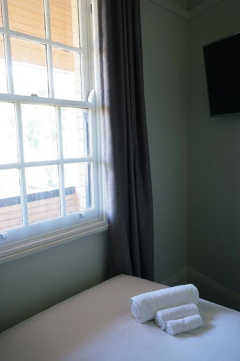 Rosehill Hotel - Gold Coast 4U 24