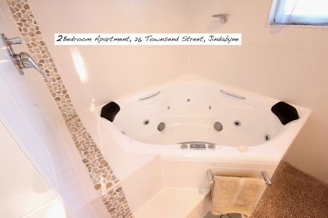 Full Circle Apartments - Accommodation Gold Coast 27