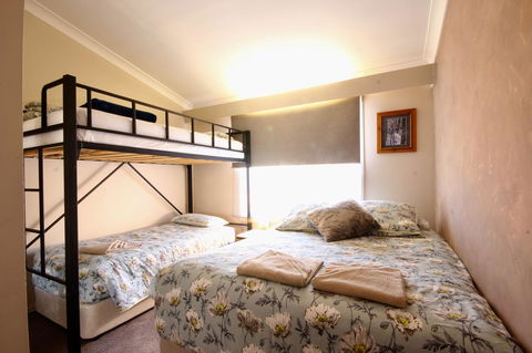 Full Circle Apartments - Accommodation Gold Coast 4