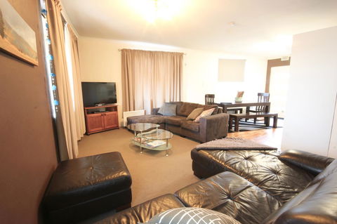 Full Circle Apartments - Accommodation Gold Coast 6