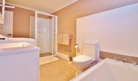 Full Circle Apartments - Accommodation Gold Coast 20
