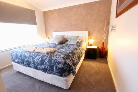 Full Circle Apartments - Accommodation Gold Coast 2