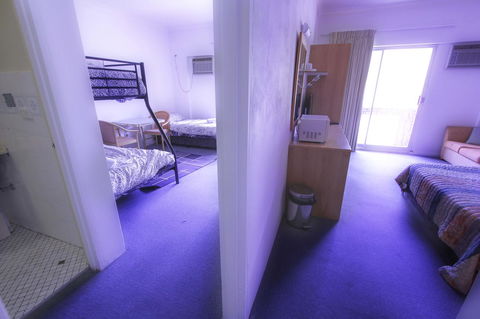 Rest Easy Motel - Gold Coast 4U 1