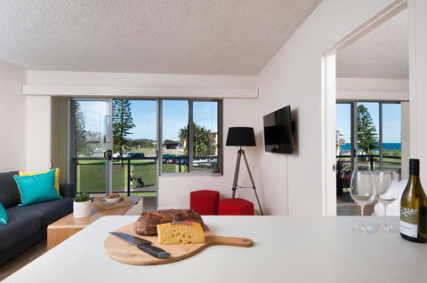 Waterview Beach Apartment - Accommodation Gold Coast 4