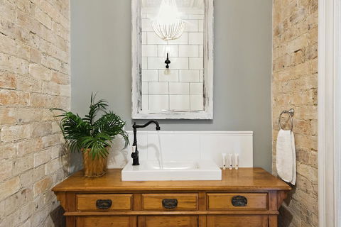 Designer Studios Manly - Gold Coast 4U 4