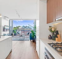Large Light Luxe 3BDR 2BA Free Parking - walk to Sydney Uni and RPA - Gold Coast 4U