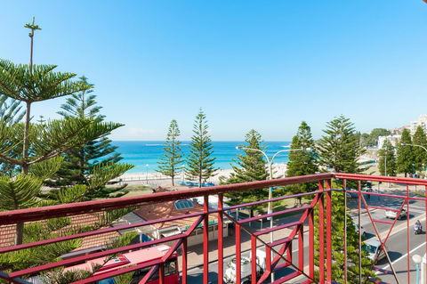 Mad Monkey Hostel Coogee Beach - Gold Coast 4U 7