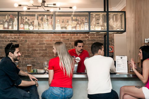 Mad Monkey Hostel Coogee Beach - Gold Coast 4U 4