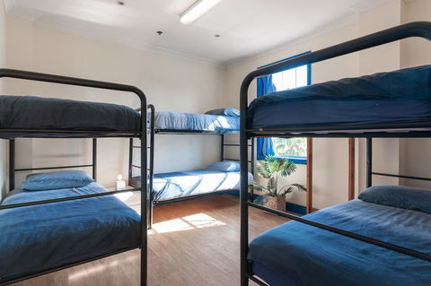 Mad Monkey Hostel Coogee Beach - Gold Coast 4U 24