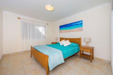 Ronald Avenue 1/65 - Shoal Bay - Gold Coast 4U 7