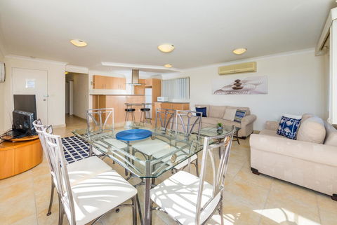 Ronald Avenue 1/65 - Shoal Bay - Gold Coast 4U 4