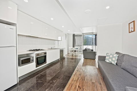 Comfortable Apartment In Central Sydney - Gold Coast 4U 1