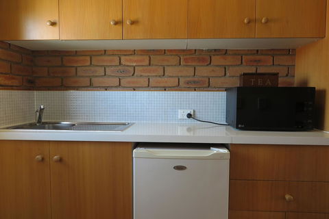 Summerhill Motor Inn - Accommodation Gold Coast 3