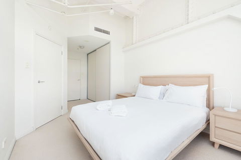 Waterfront Apartment On Sydney Harbour - Gold Coast 4U 10