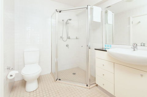 Waterfront Apartment On Sydney Harbour - Gold Coast 4U 3