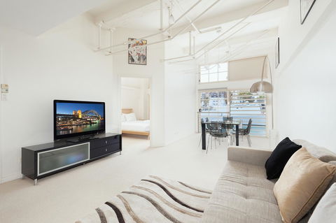 Waterfront Apartment On Sydney Harbour - Gold Coast 4U 1