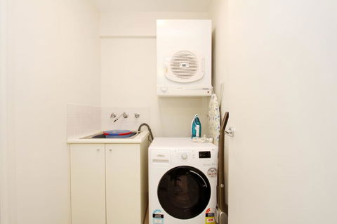 Waterfront Apartment On Sydney Harbour - Gold Coast 4U 9