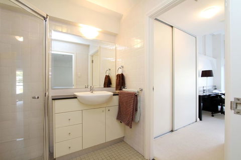 Waterfront Apartment On Sydney Harbour - Gold Coast 4U 4