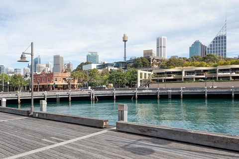 Waterfront Apartment On Sydney Harbour - Gold Coast 4U 5