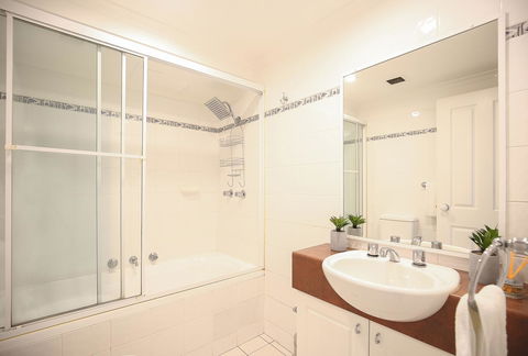 Vibrant Inner-city Living - Darling Harbour Fringe - Gold Coast 4U 6