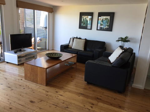 Swan Bay Hideaway - Gold Coast 4U 16