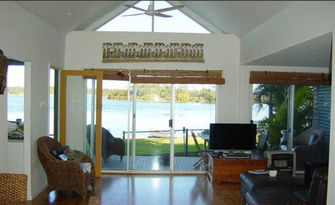 Swan Bay Hideaway - Gold Coast 4U 12