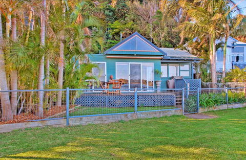 Swan Bay Hideaway - Gold Coast 4U 0