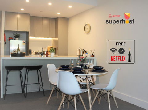 Stunning Views Sydney Olympic Park - Gold Coast 4U 0