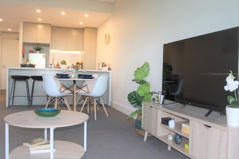 Stunning Views Sydney Olympic Park - Gold Coast 4U 4