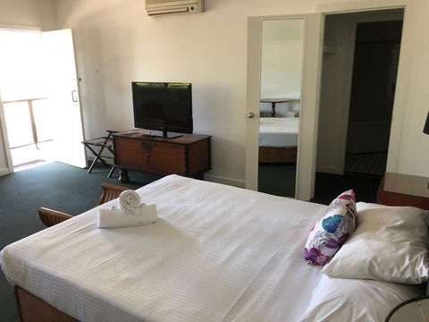 Squid\'s Ink Motel - Gold Coast 4U 36