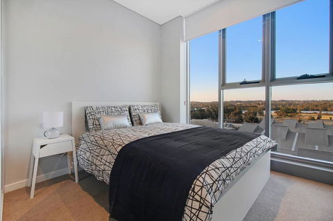 Brand New 3 Bedrooms Apt With Waterfront View - Gold Coast 4U 16