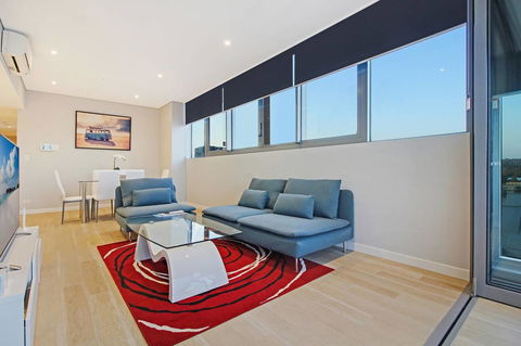 Brand New 3 Bedrooms Apt With Waterfront View - Gold Coast 4U 13