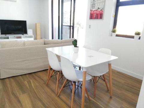 Specious Apartment With 2 Large Bedrooms - Gold Coast 4U 6