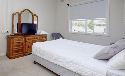 Lakes And Ocean Hotel Forster - Gold Coast 4U 1